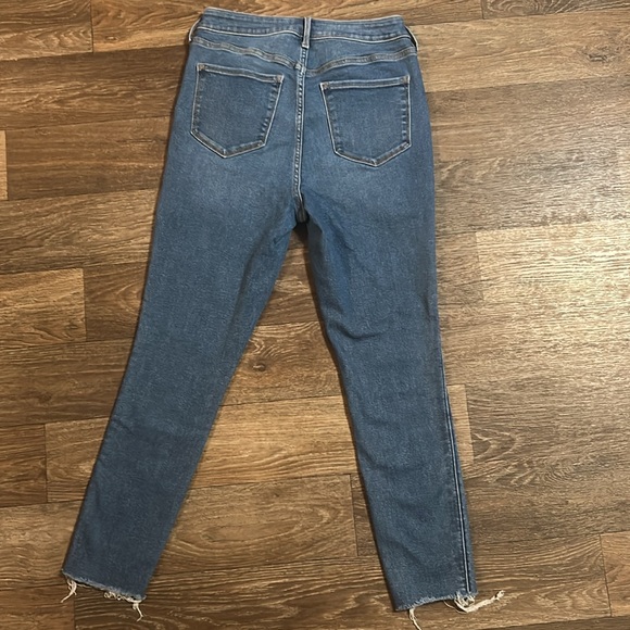 Old Navy Women’s Extra High-Waisted Rockstar 360° Stretch Super-Skinny Jeans - Picture 2 of 7